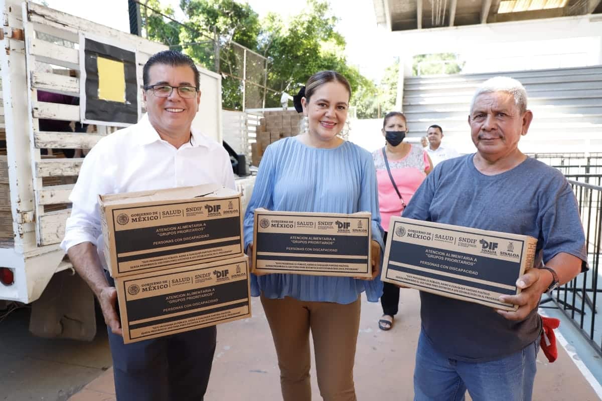 Entrega de despensas por parte del programa Estrategia Integral de Asistencia Social, Alimentación y Desarrollo Comunitario
