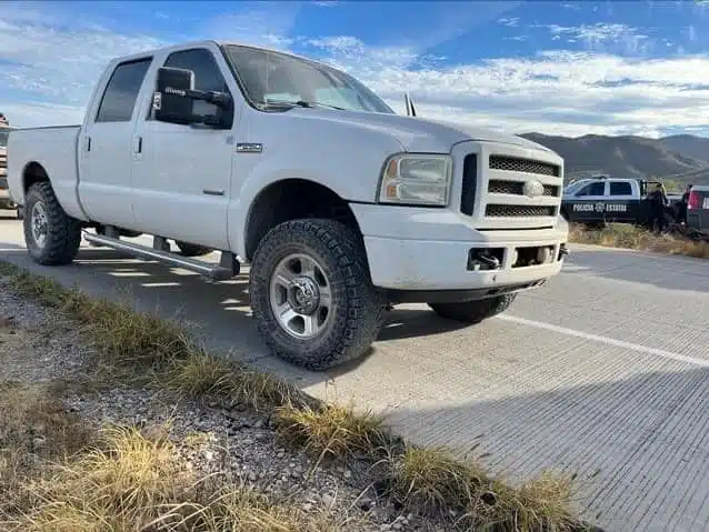 Camioneta de lujo asegurada en operativo