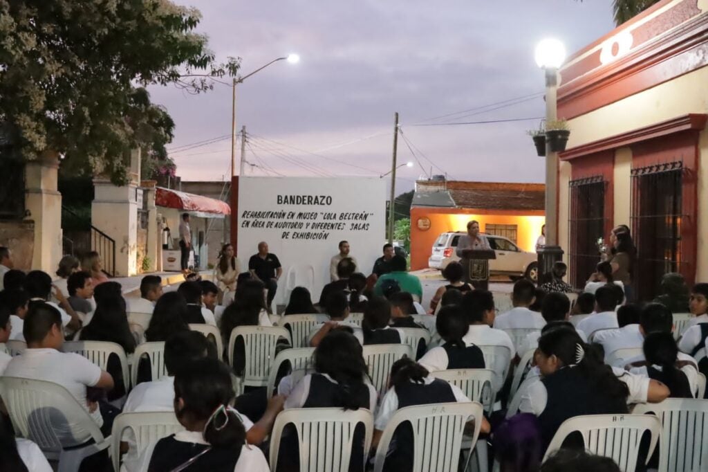 Banderazo para la rehabilitación del Museo Lola Beltrán