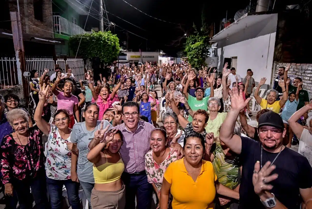 Alcalde Édgar González Zataráin en la colonia Casa Redonda