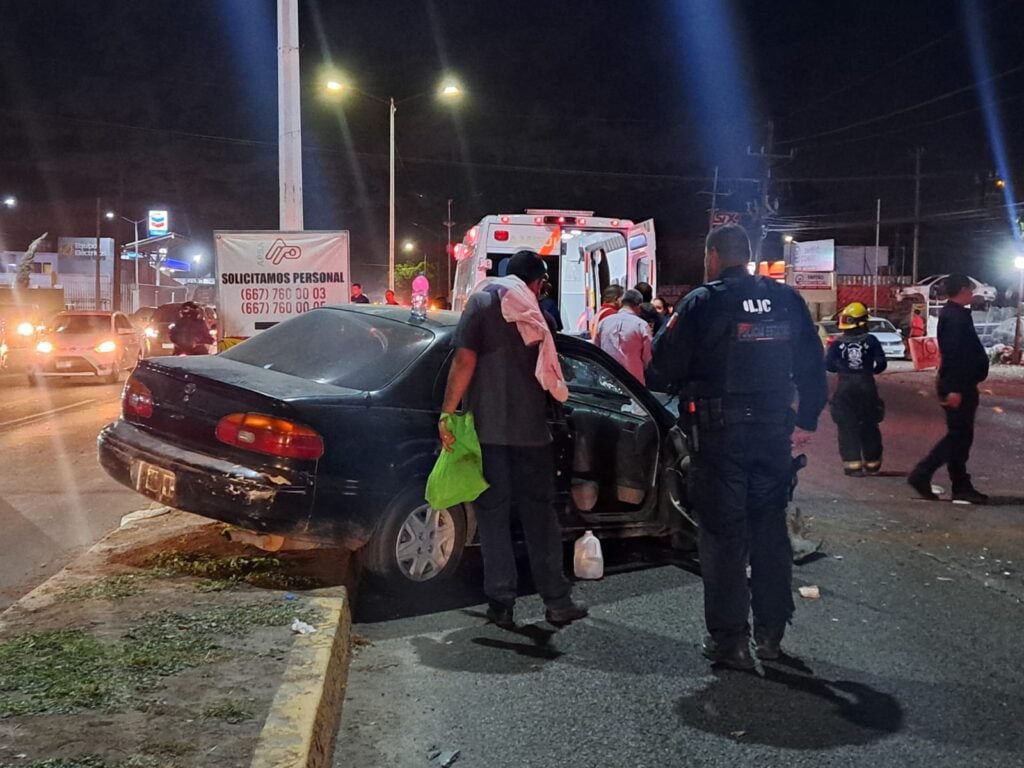 Choque entre dos camiones y un vehículo en Culiacán