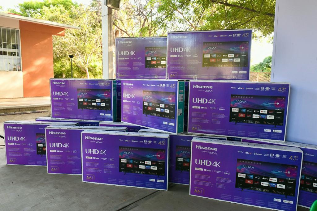 Entrega de equipamiento tecnológico a telesecundarias y telebachilleratos