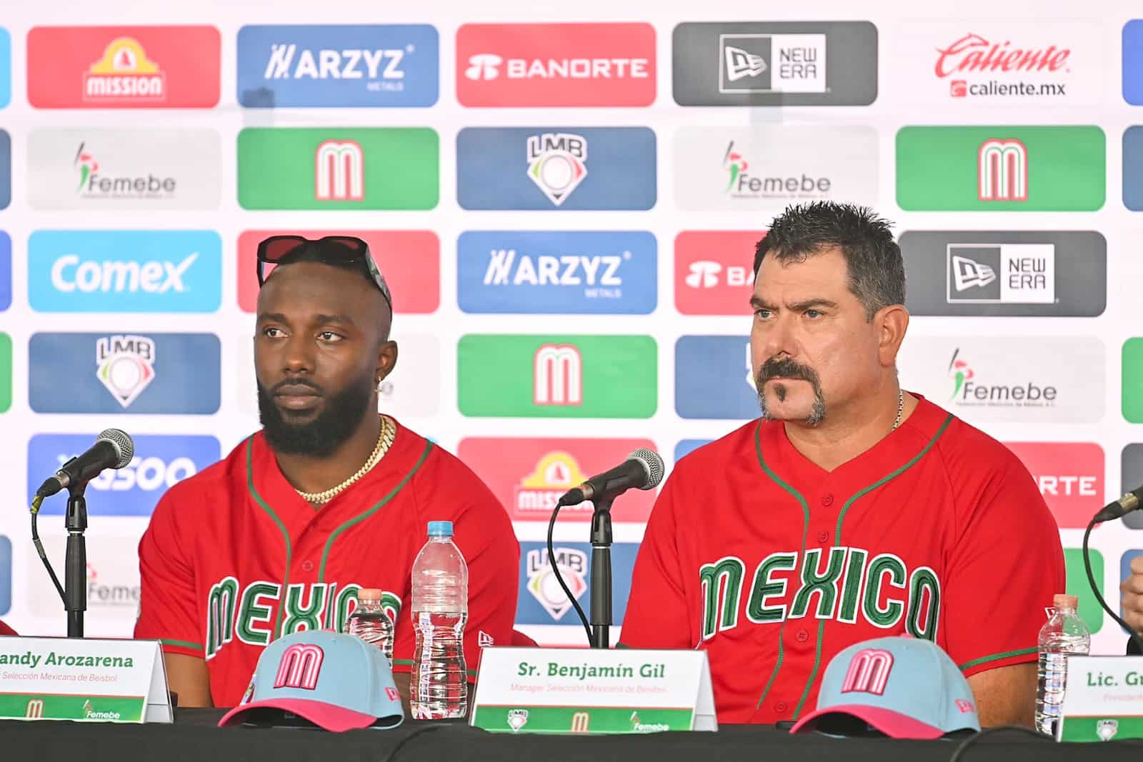 Benjamín Gil y Randy Arozarena en rueda de prensa