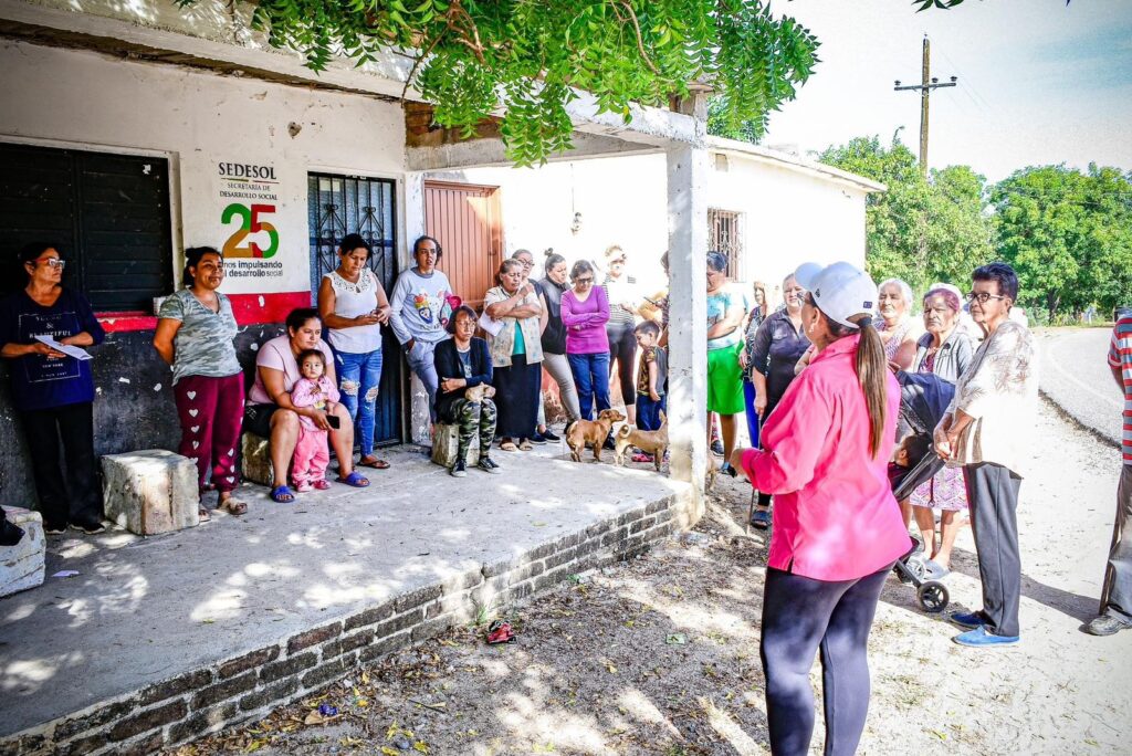 Entrega de apoyos invernales en las comunidades de Choix y Badiraguato