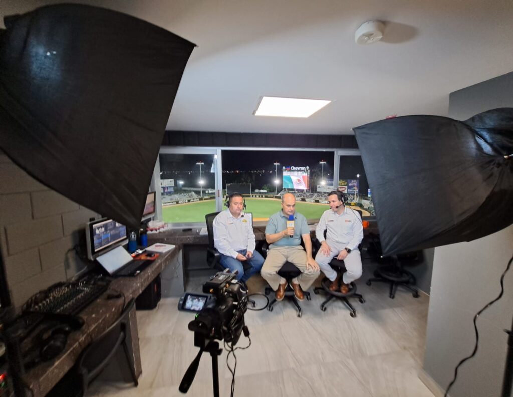 Joaquín Vega Inzunza, presidente del club Cañeros de Los Mochis en entrevista con los cronistas de RSN Diosco Zurita y Armando Baldenebro en cabina del estadio Chevron Park