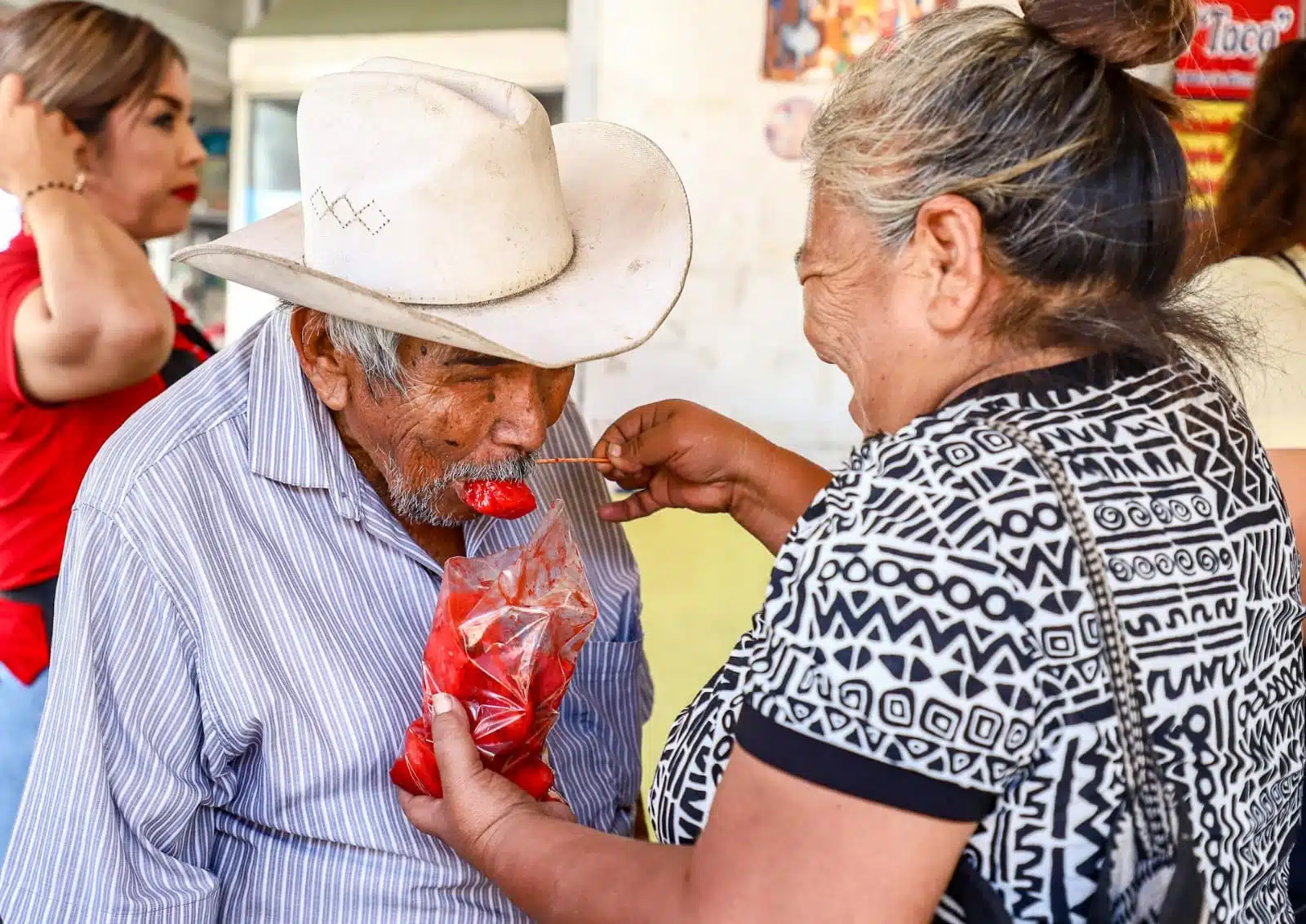 Pareja de abuelitos en Culiacán