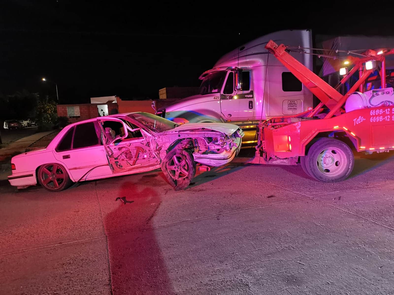 Carro chocado del costado del copiloto en Los Mochis