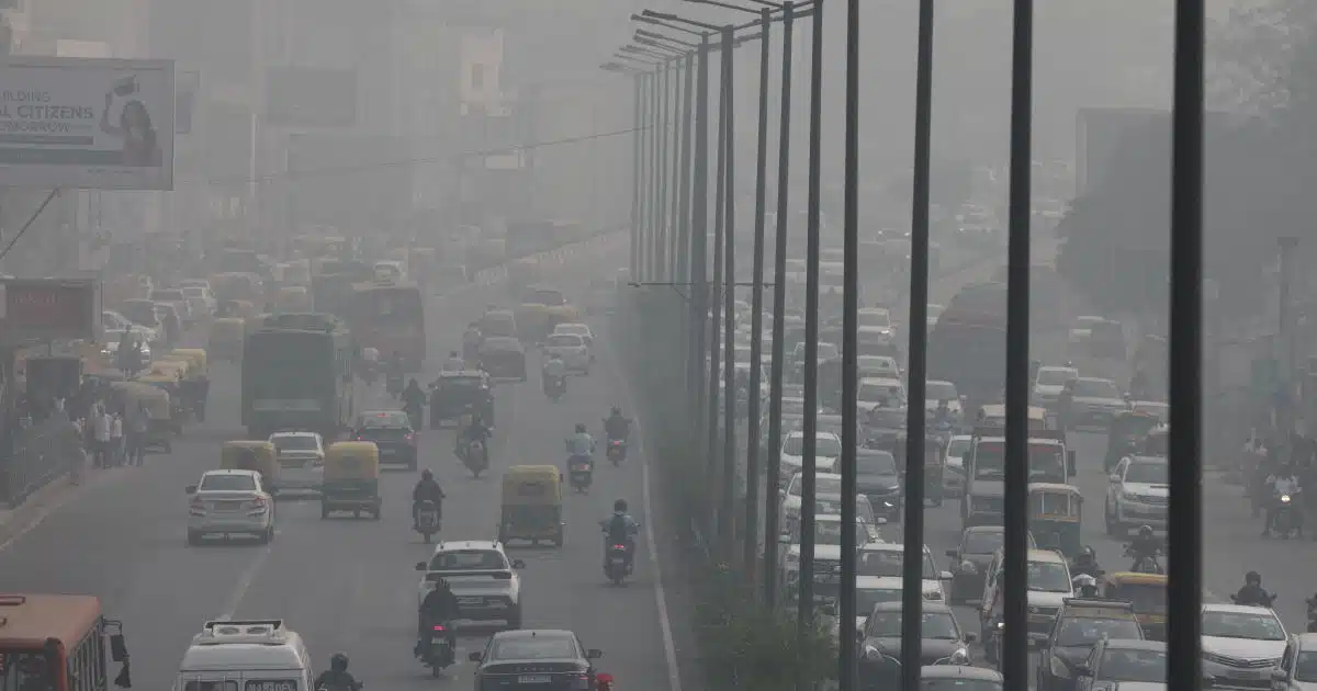 Alerta en Nueva Delhi por smog tóxico; cierran escuelas