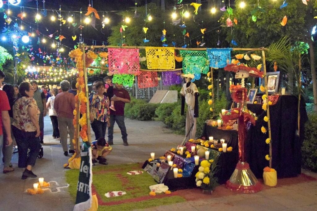 Altar de muertos en El Fuerte por motivo del calaca fest 2023.