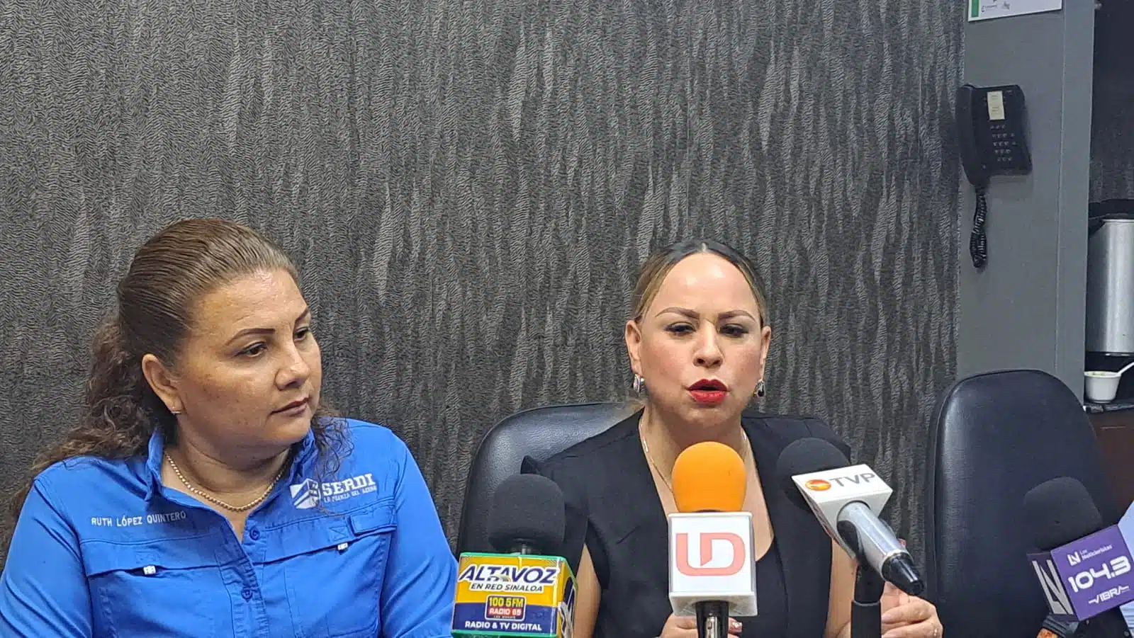 Dulce Ruiz Castro en conferencia de medios