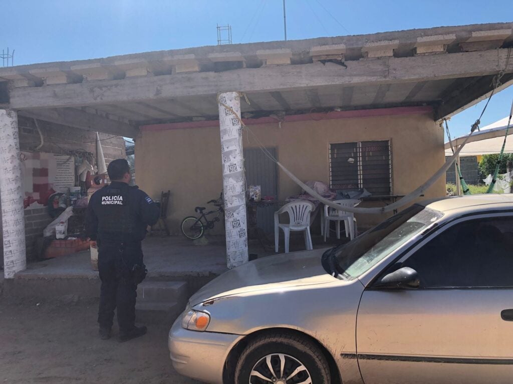 Policía Municipal frente a casa