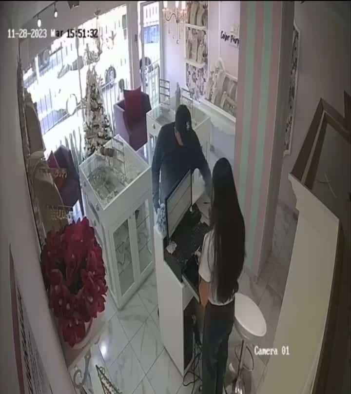 El asalto fue captado por las cámaras de seguridad.