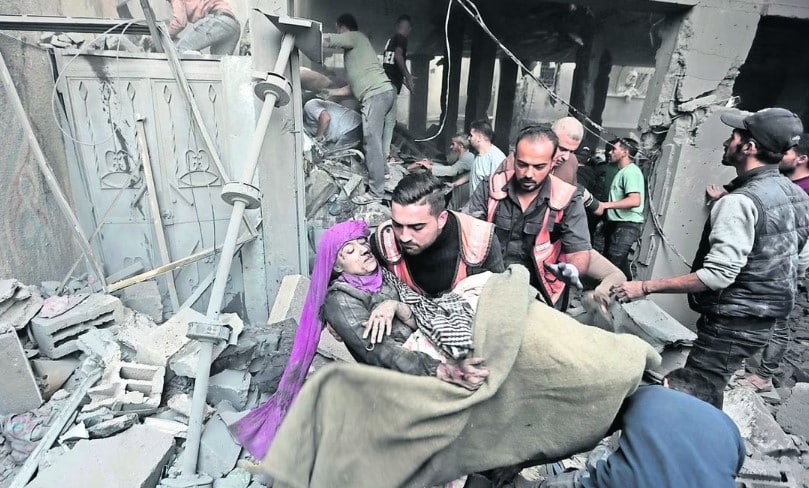 80 muertos deja nuevo ataque a centro de refugiados en Gaza