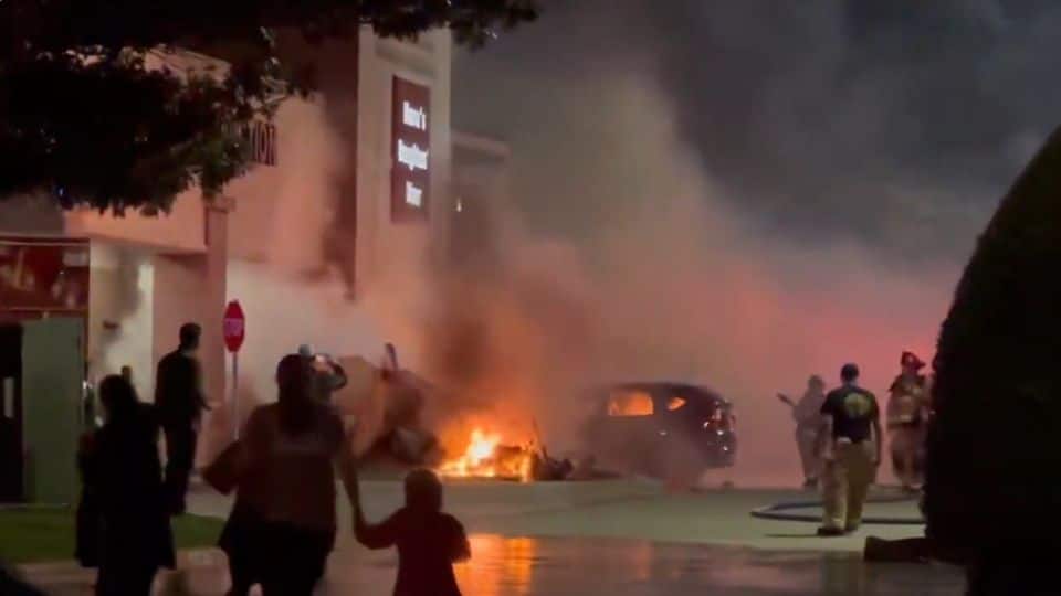 Avioneta se impacta contra un centro comercial en Texas