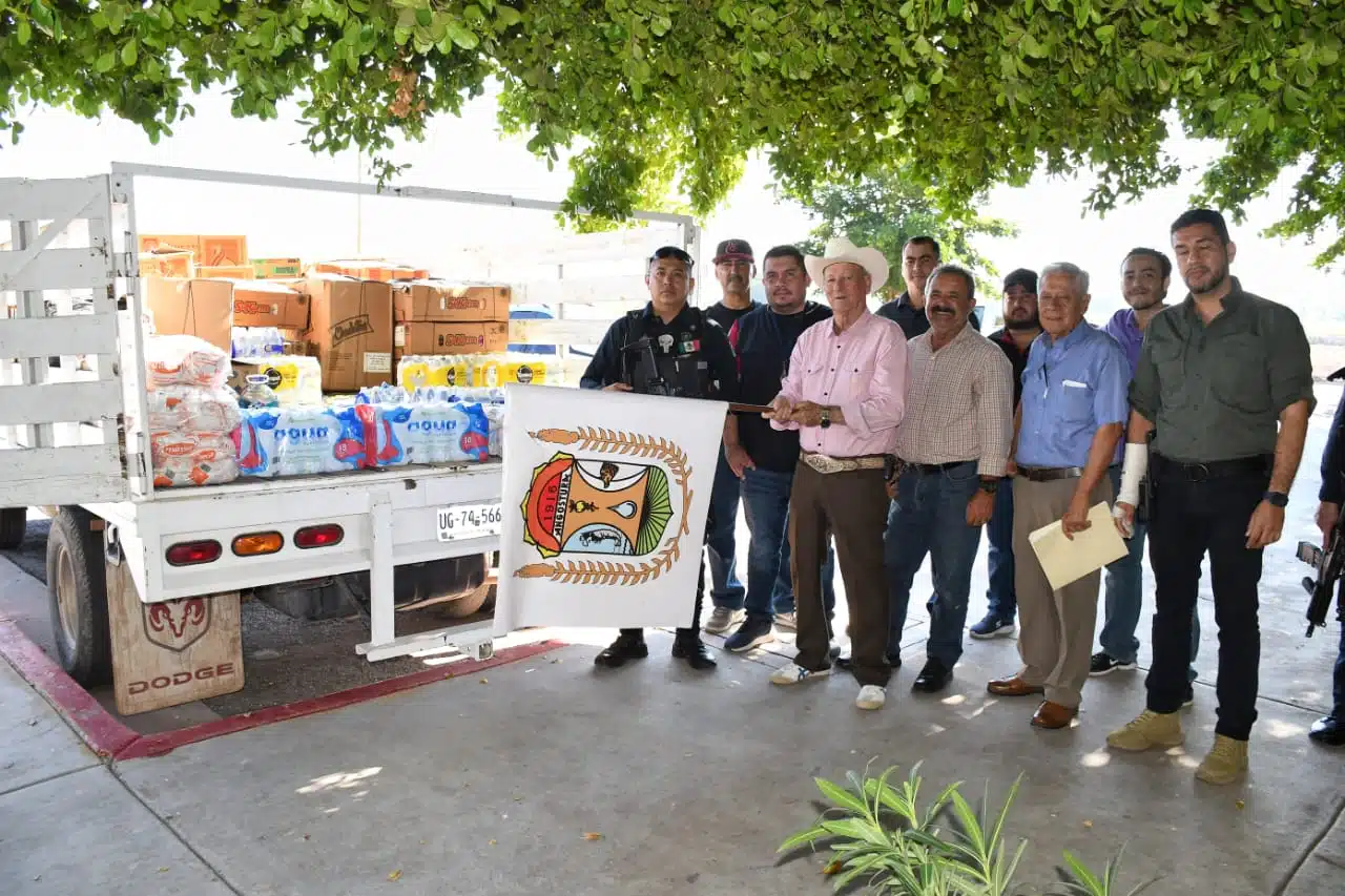 De Angostura sale primera remesa de ayuda para los damnificados del huracán Otis en el estado de Guerrero.