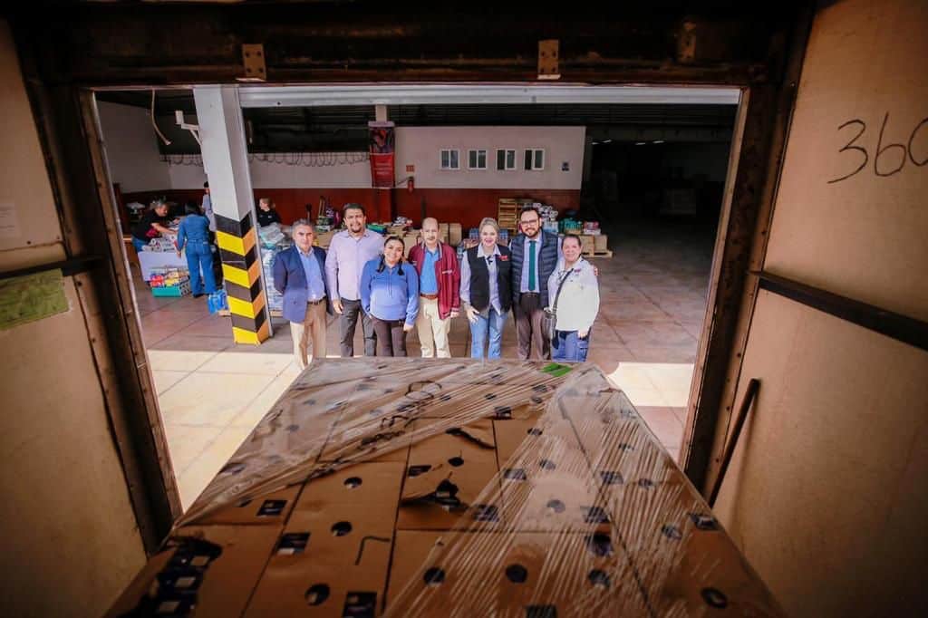 Brigada de apoyo encabezada por Eneyda Rocha Ruiz, presidenta del Sistema DIF Estatal