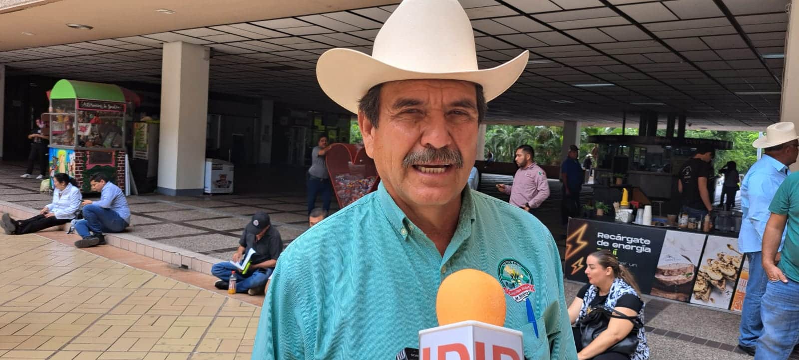 Baltazar Valdez Armentía en el Palacio de Gobierno en Culiacán