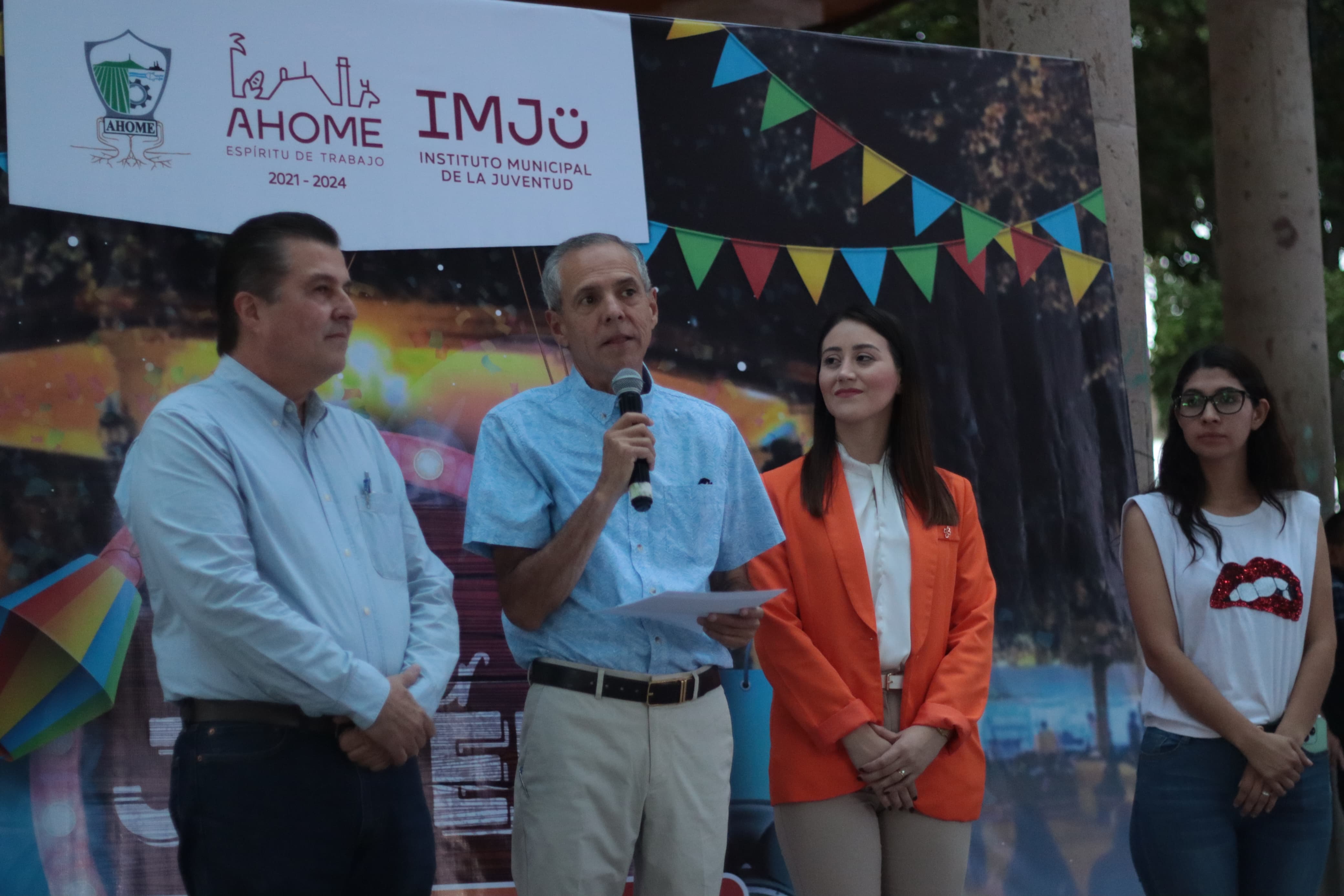 Con 45 negocios, inicia el Bazar Joven en la Plazuela 27 de Septiembre de Los Mochis.