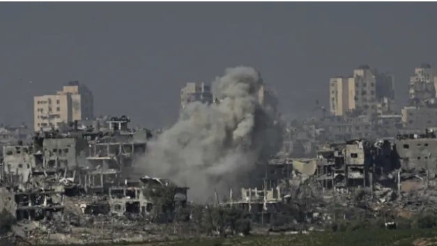 Israel bombardea el mayor hospital en Gaza