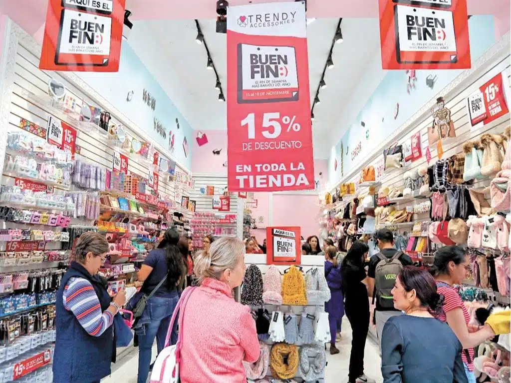 Personas comprando en el Buen Fin