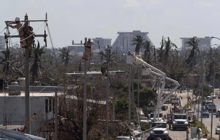 CFE restablece 93% del servicio en Guerrero