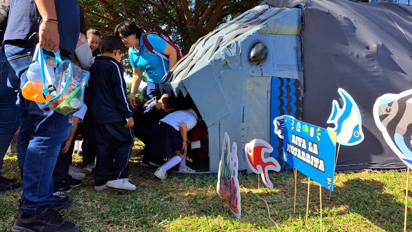 Estudiantes en el Centro Interdisciplinario de Investigación para el Desarrollo Integral Regional de Sinaloa, en Guasave.