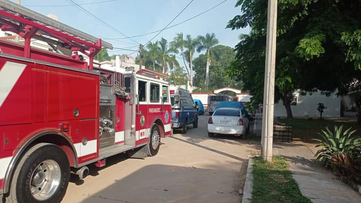 Camión de bomberos en el lugar del incendio.