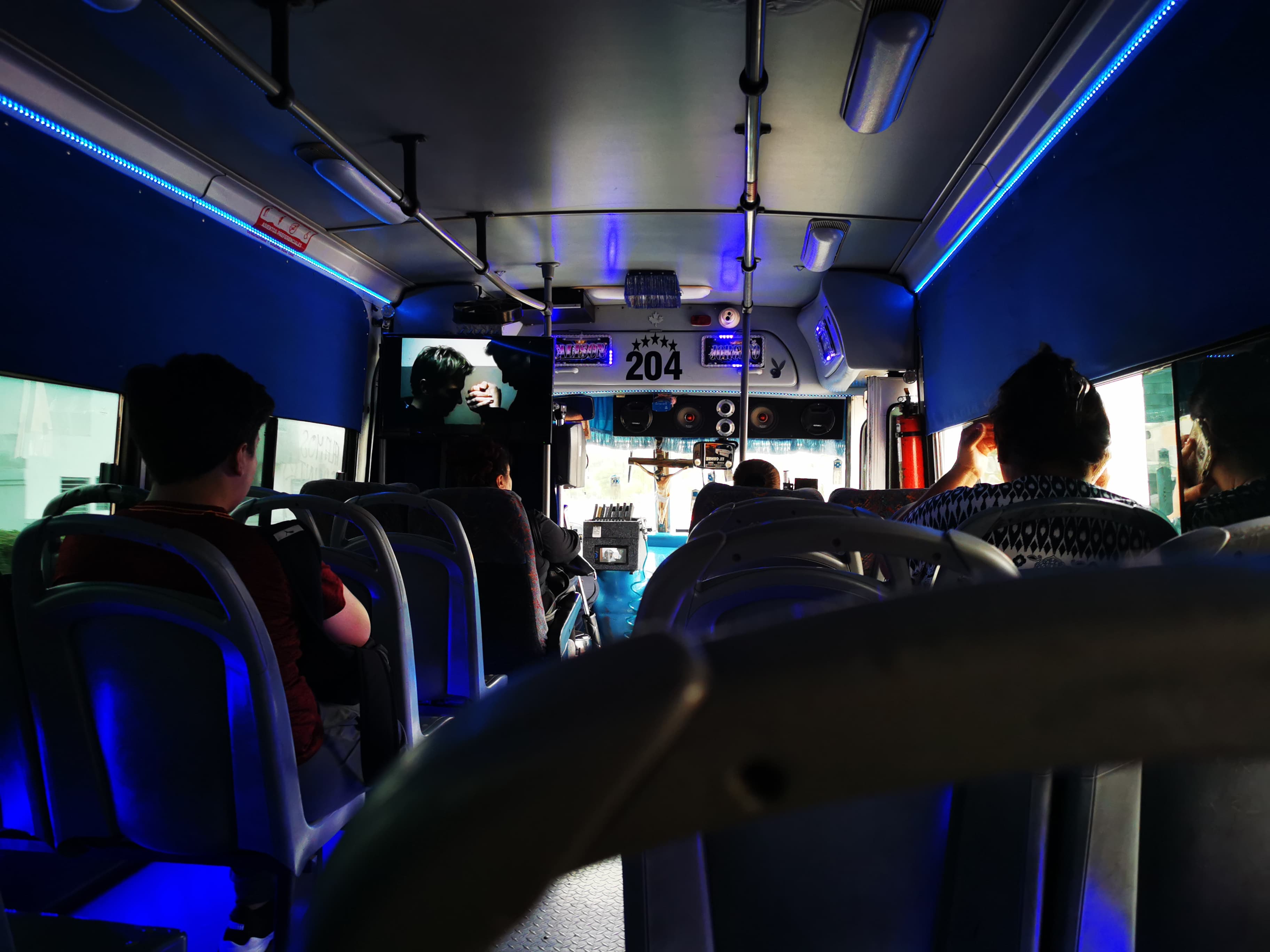 Camión urbano con pasajeros