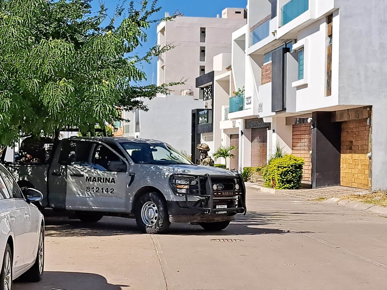 Camioneta de la Marina en el sector Isla Musala en Culiacán.
