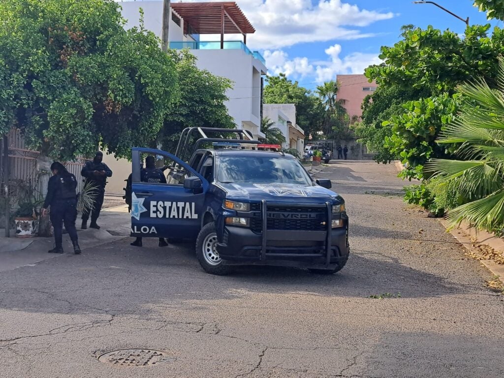 Camioneta de la policía Estatal.