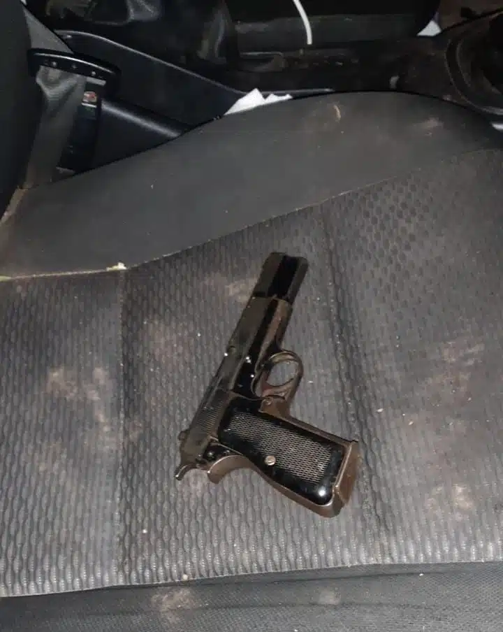 Arma encontrada en una camioneta robada en Culiacán