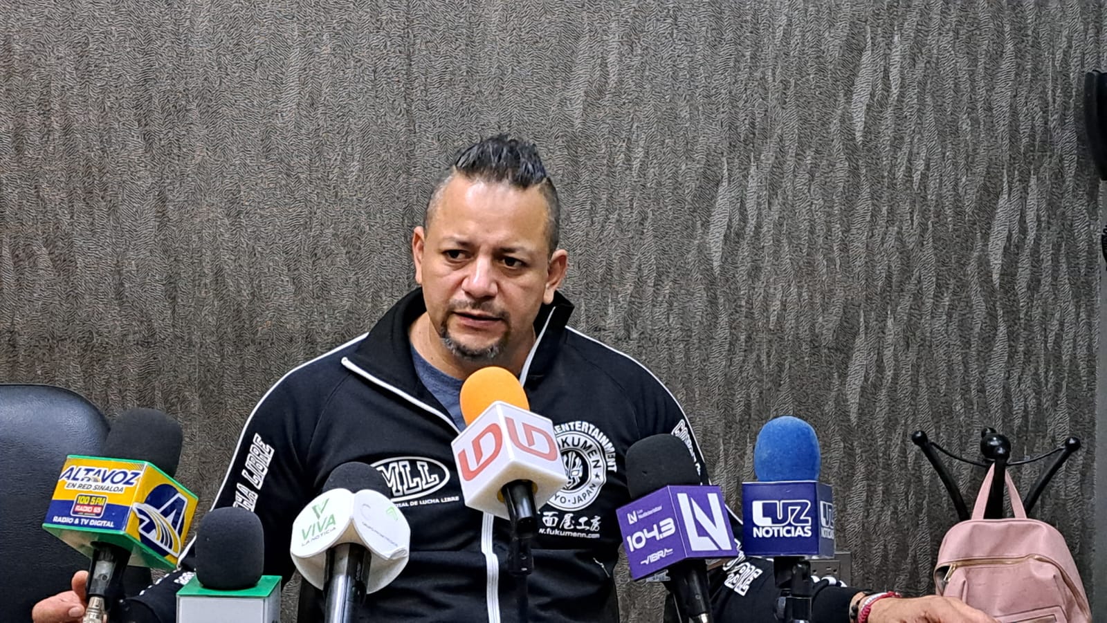 César Arturo Lima Murillo, presidente de Canirac en Los Mochis, en conferencia de prensa