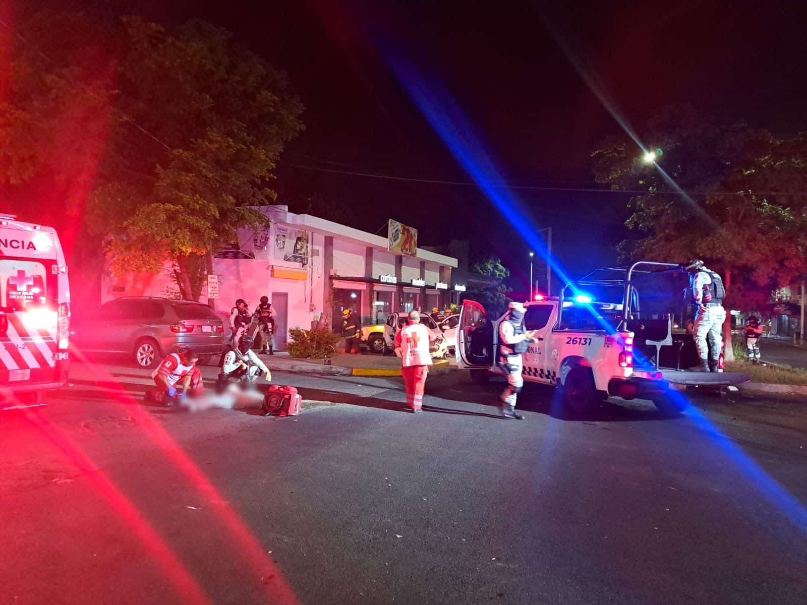 El accidente se registró entre una patrulla de la Guardia Nacional y una camioneta tipo Suv de la línea Ford Trend.