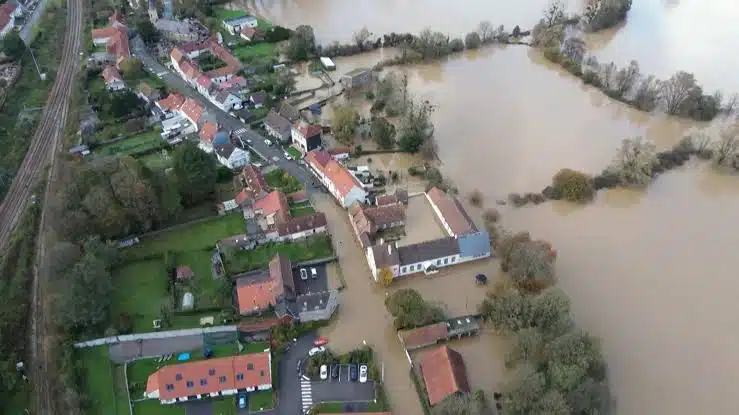 Cierran escuelas en 36 municipios de Francia por fuertes inundaciones