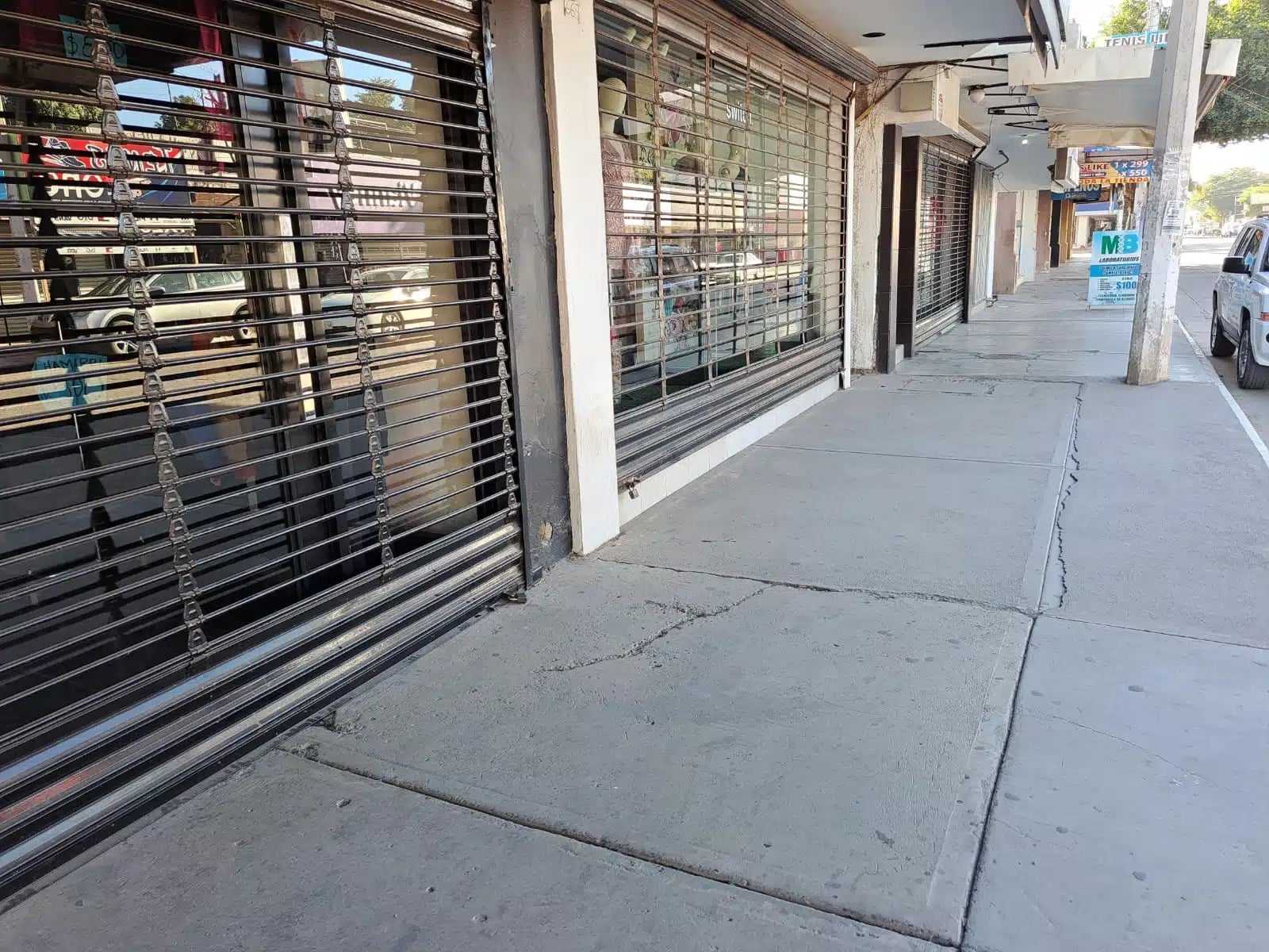 Comercios cerrados en el centro de Guasave.
