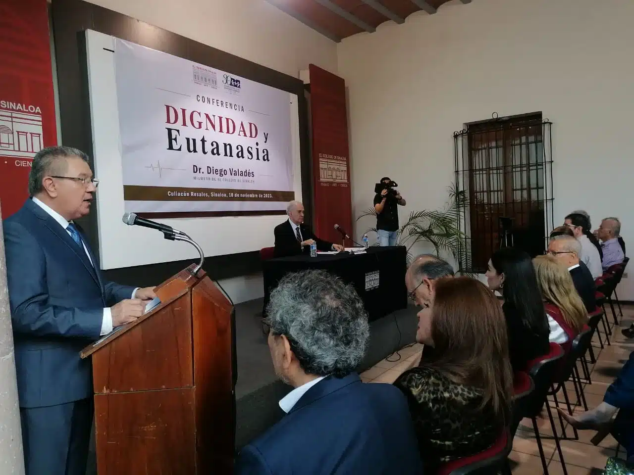 Conferencia de la investigación de la eutanasia en México