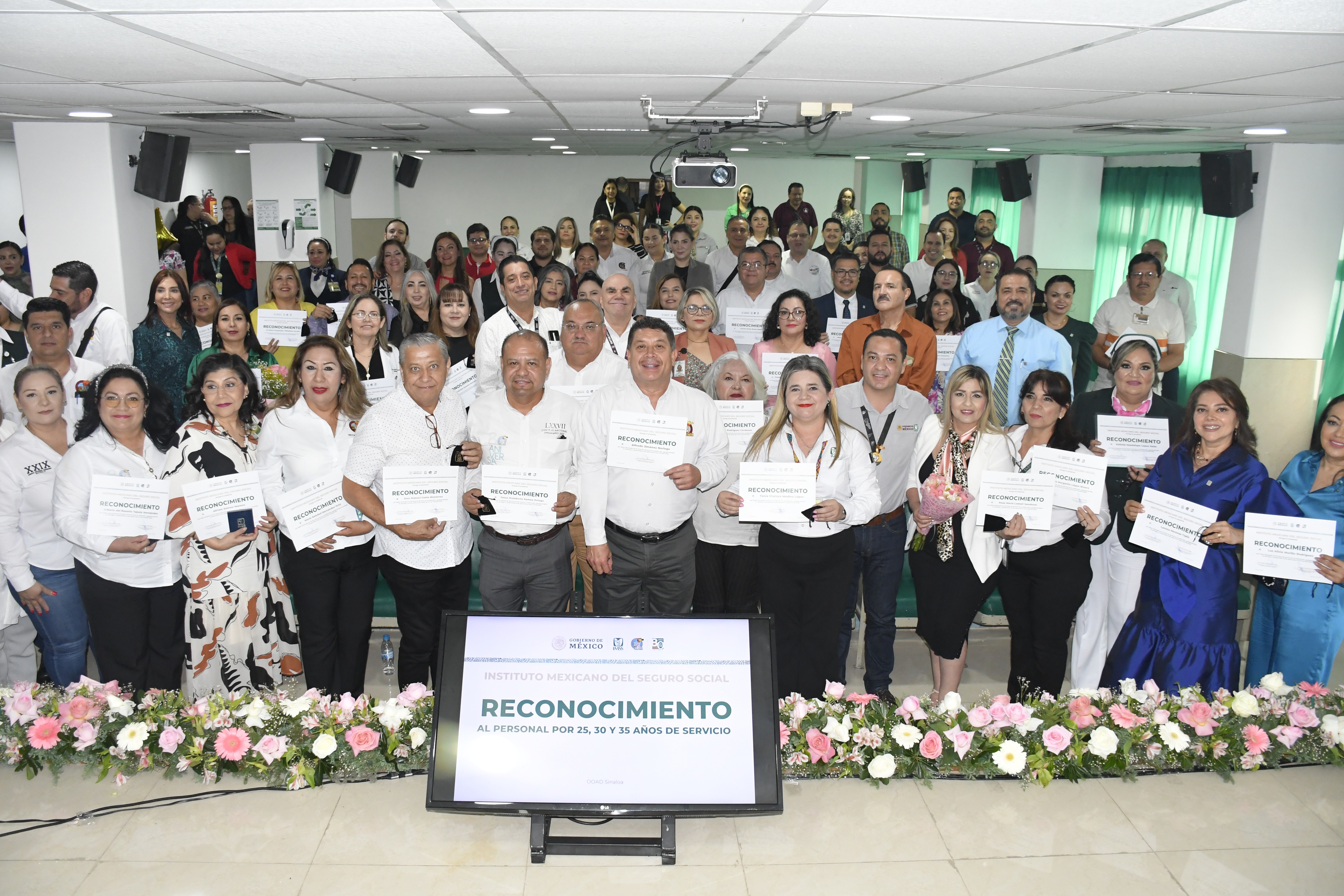 Foto del recuerdo del Órgano de Operación Administrativa Desconcentrada (OOAD) del Instituto Mexicano del Seguro Social (IMSS) en Sinaloa