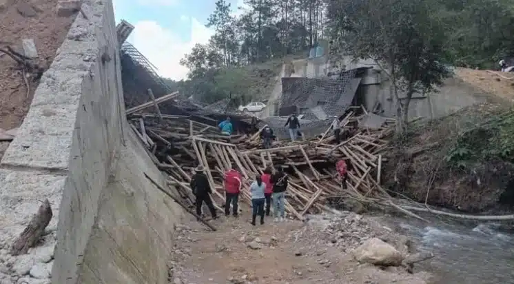 seis trabajadores lesionados trs colapso de puente en Oaxaca