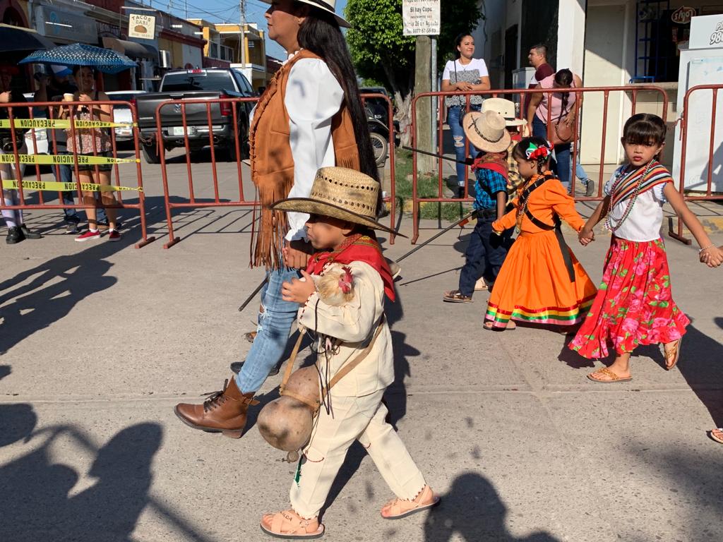 Desfile de la Revolución Mexicana en Mazatlán
