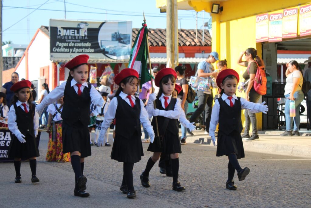 Desfile de la Revolución Mexicana en Mazatlán
