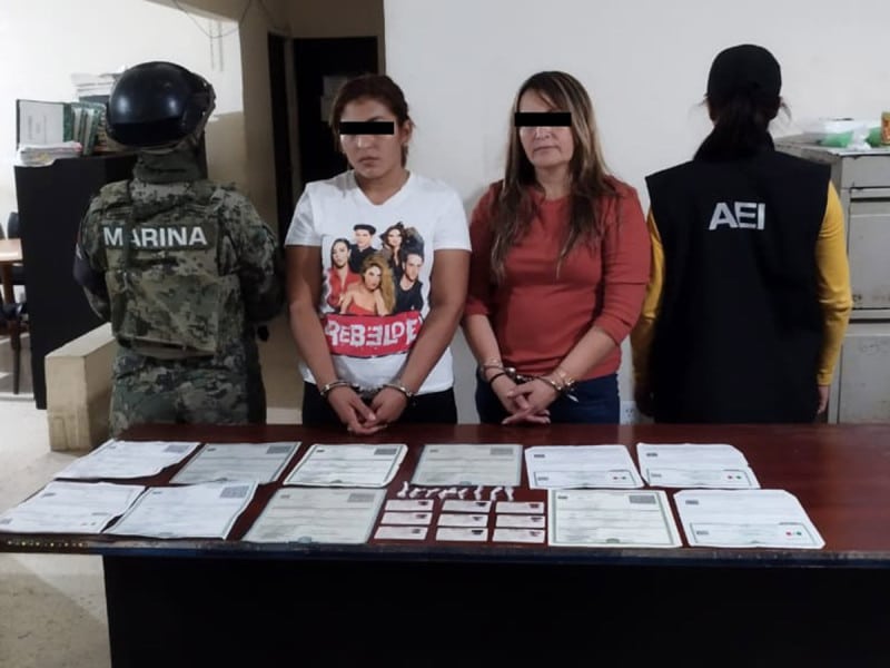 Detienen a dos hondureñas “coyotes”; cobraban a migrantes para llevarlos a EU