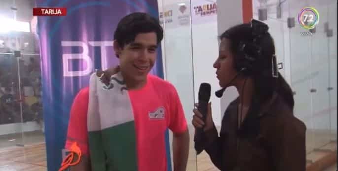 Diego Gastélum siendo entrevistado
