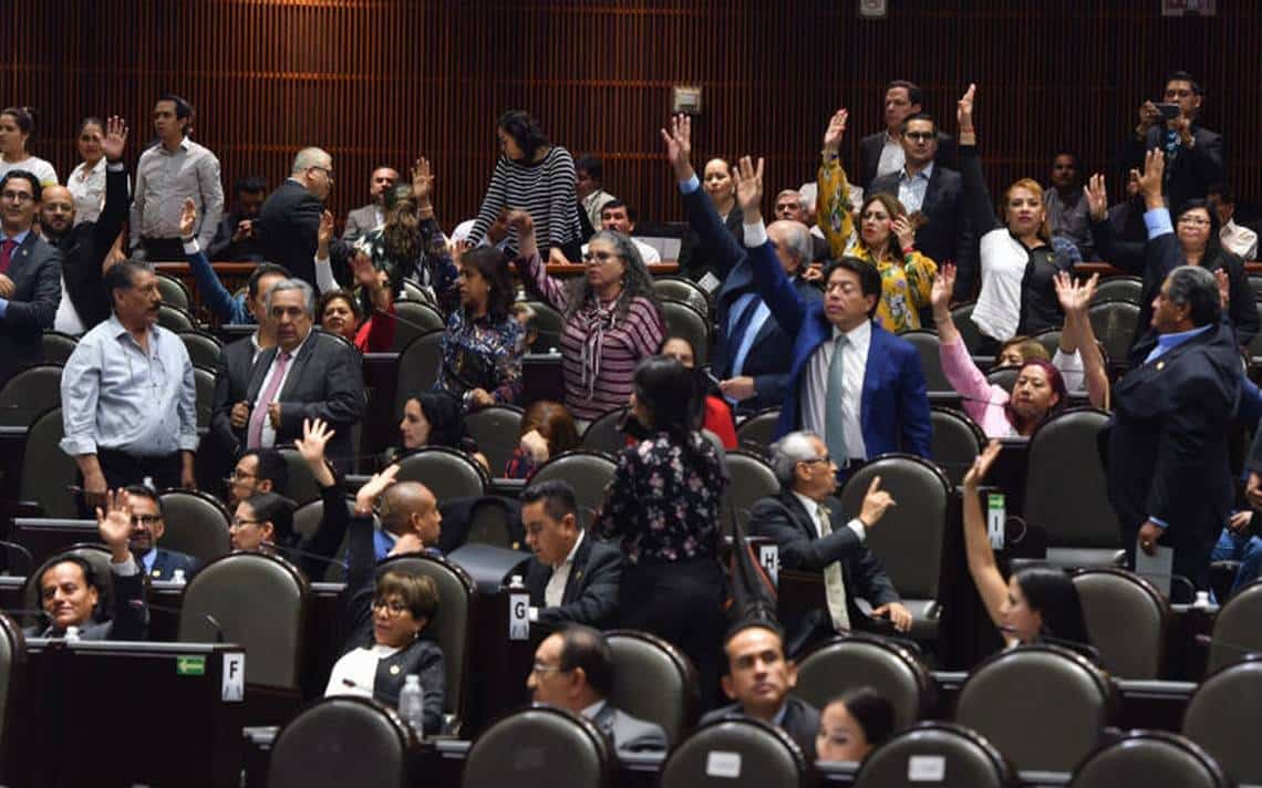Diputados votando