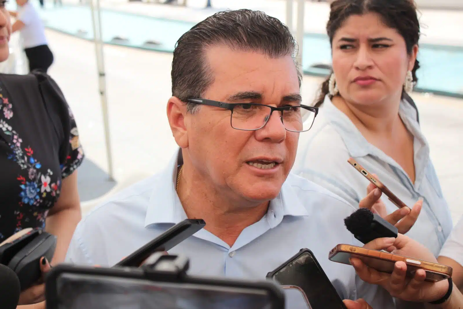 Edgar González Zataráin, alcalde de Mazatlán, en entrevista con medios de comunicación