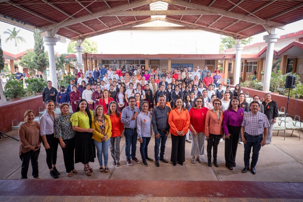 Evento por el marco de la jornada de atención que organizó la Secretaría de las Mujeres y el Cepavif en Ruiz Cortines