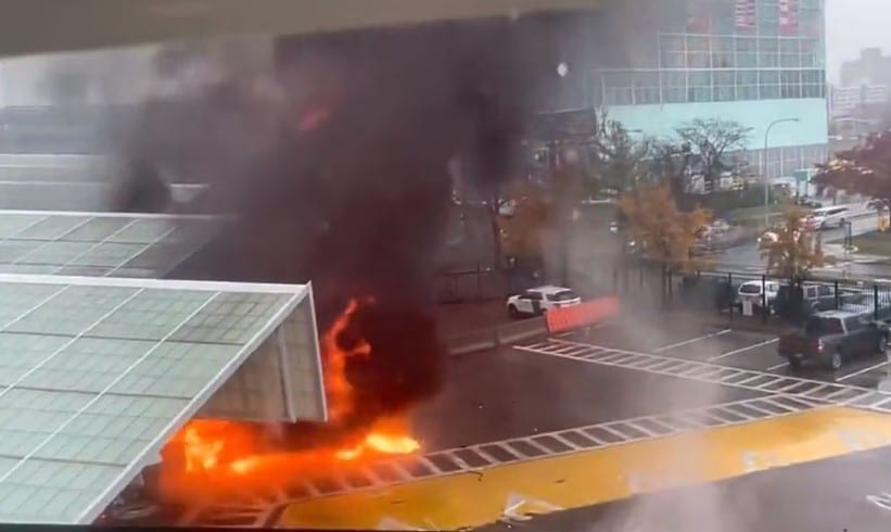 Explota automóvil en la frontera entre EU y Canadá