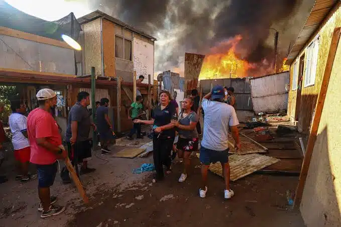 Fallecen 14 migrantes tras un incendio en una casa habitación en Chile