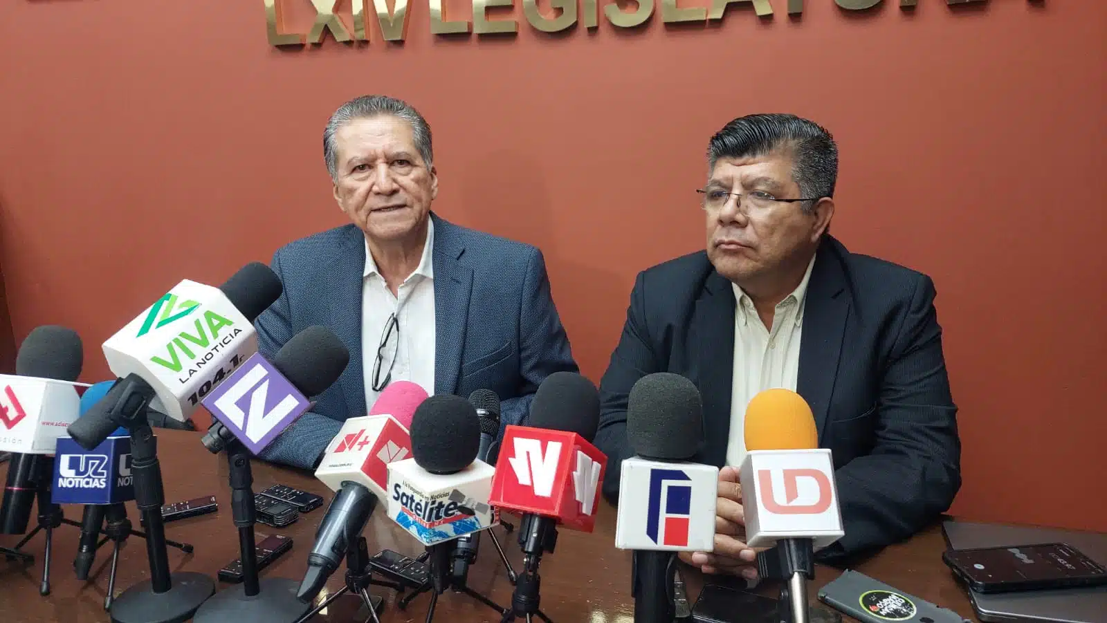 Feliciano Castro Meléndrez en rueda de prensa