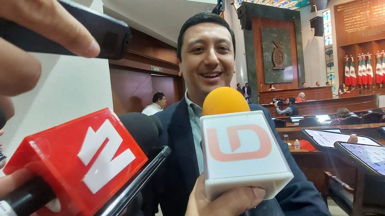 Feliciano Valle Sandoval con medios de prensa