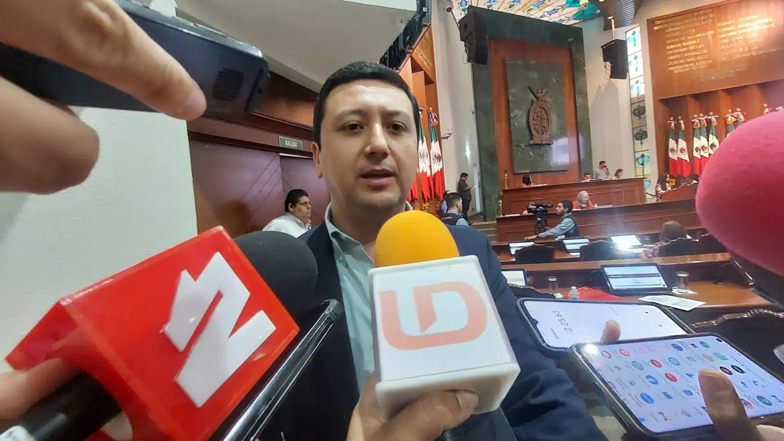 Feliciano Valle Sandoval en entrevista con medios de comunicación